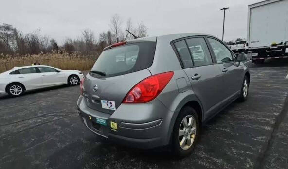 2009 Nissan Versa S photo 3