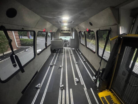 2013 Ford E-Series E-450 SD