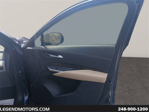 2025 Cadillac XT4 Premium Luxury