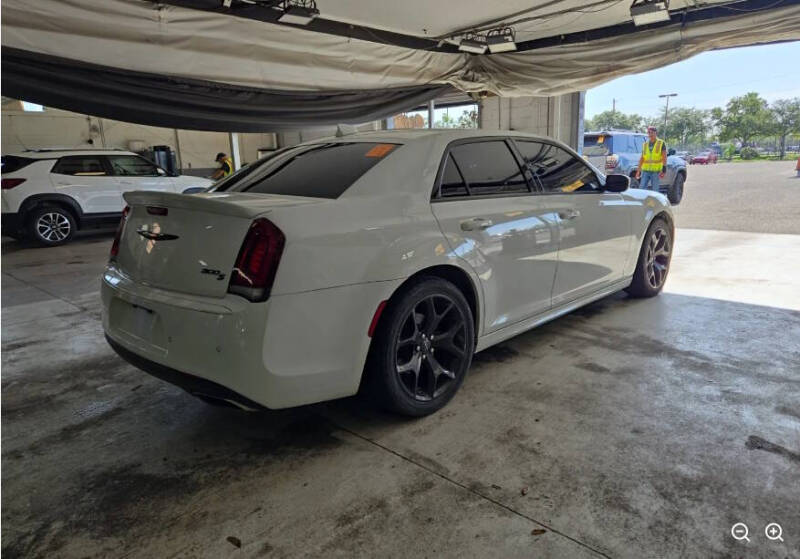 2022 Chrysler 300 S V8