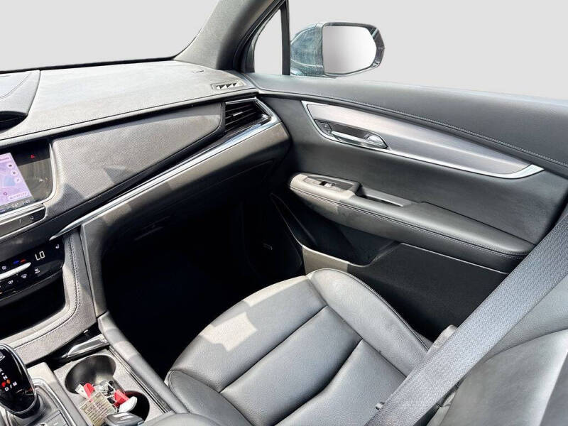 2025 Cadillac XT6 Luxury