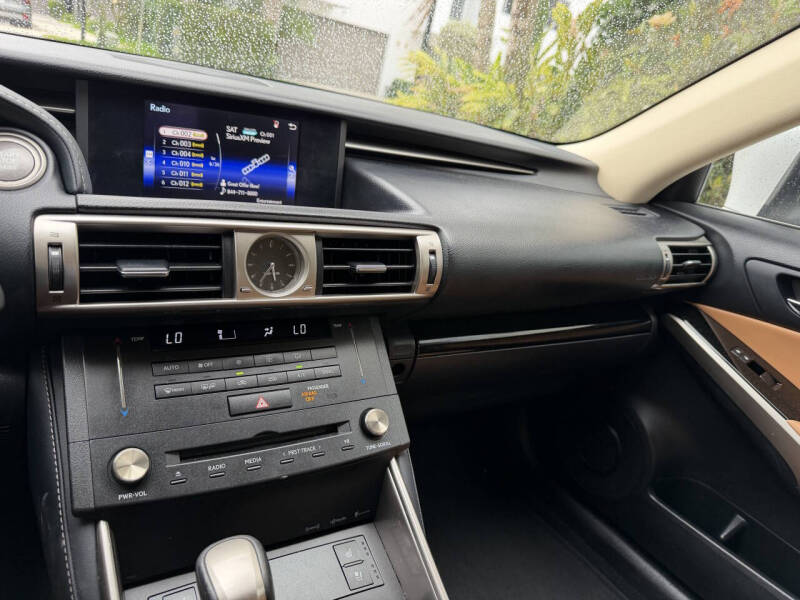 2016 Lexus IS 200t