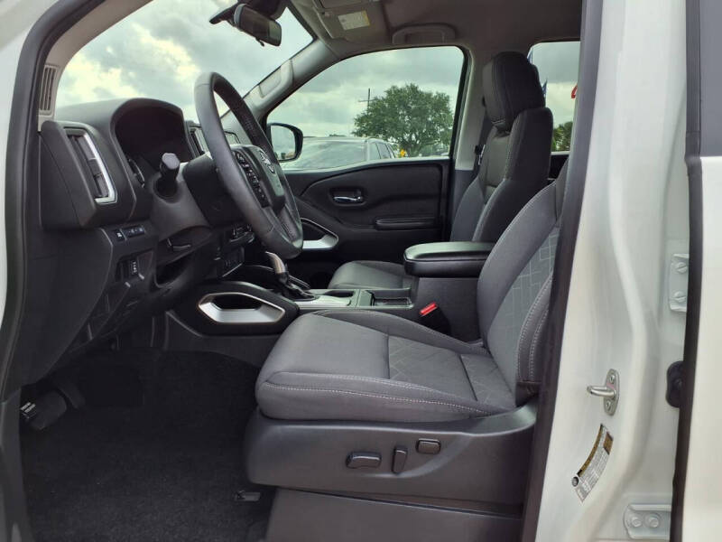 2025 Nissan Frontier SV