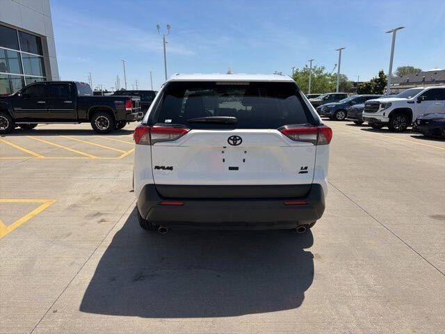 2025 Toyota RAV4 LE