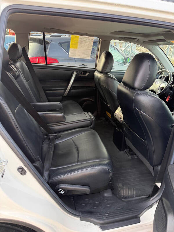 2013 Toyota Highlander SE