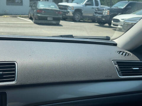 2014 Volkswagen Passat 1.8T S PZEV