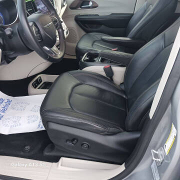 2017 Chrysler Pacifica Touring-L