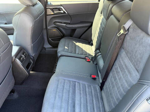 2025 Mitsubishi Outlander ES