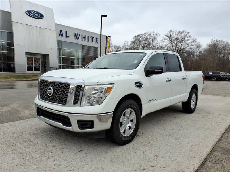 2017 Nissan Titan SV