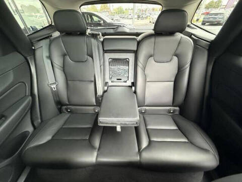 2024 Volvo XC60 B5 Core Dark Theme