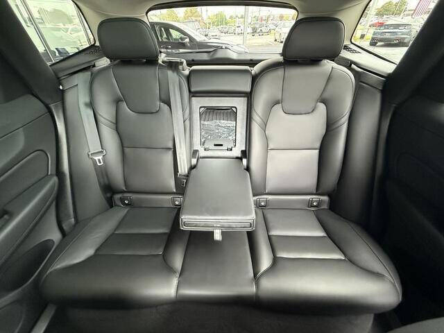 2024 Volvo XC60 B5 Core Dark Theme