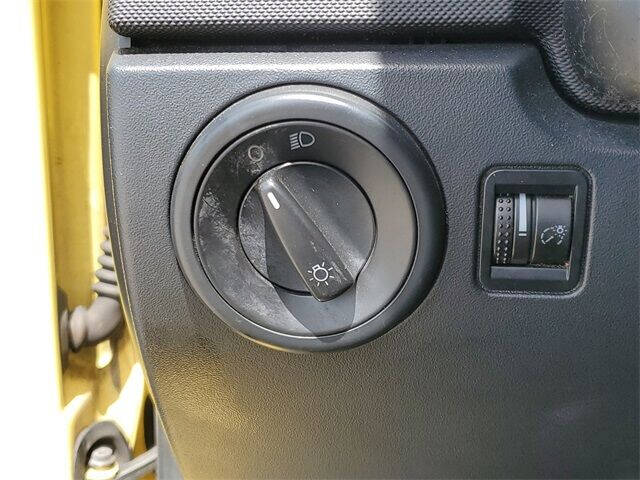 2009 Volkswagen New Beetle Base PZEV