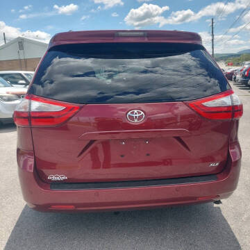 2015 Toyota Sienna XLE 8-Passenger