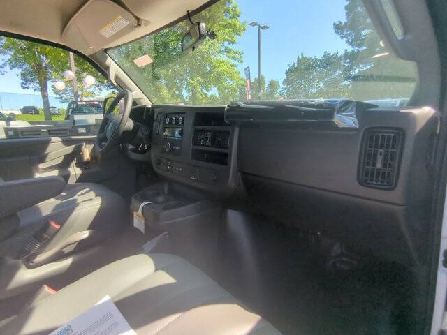 2025 GMC Savana 2500