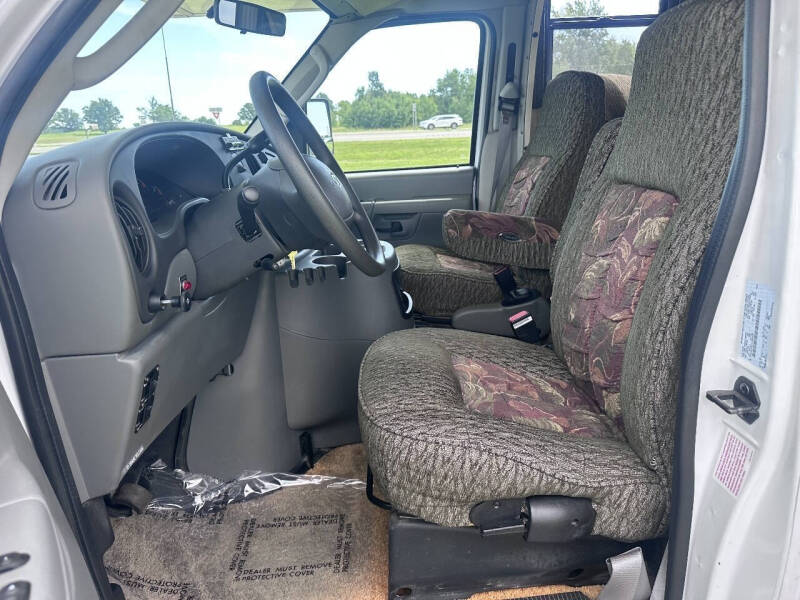 2003 Ford E-Series E-450 SD