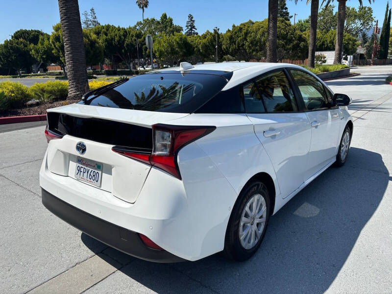 2022 Toyota Prius LE