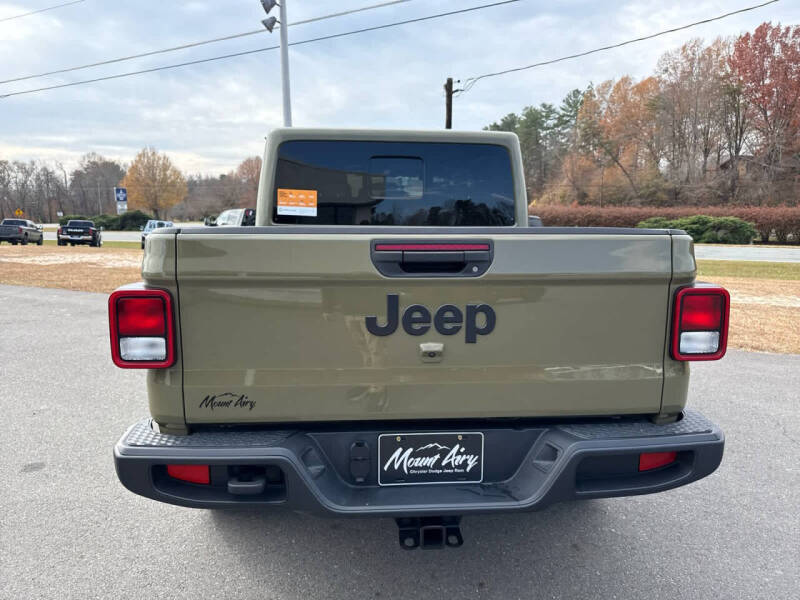 2025 Jeep Gladiator NightHawk