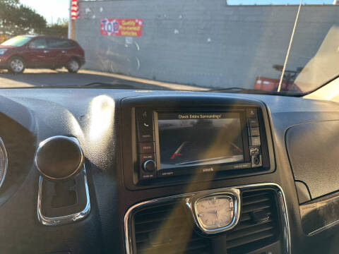 2012 Chrysler Town and Country Touring