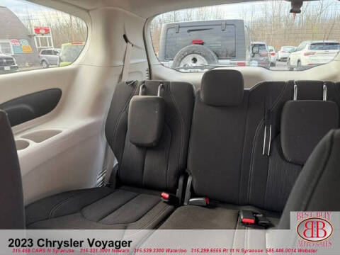 2023 Chrysler Voyager LX