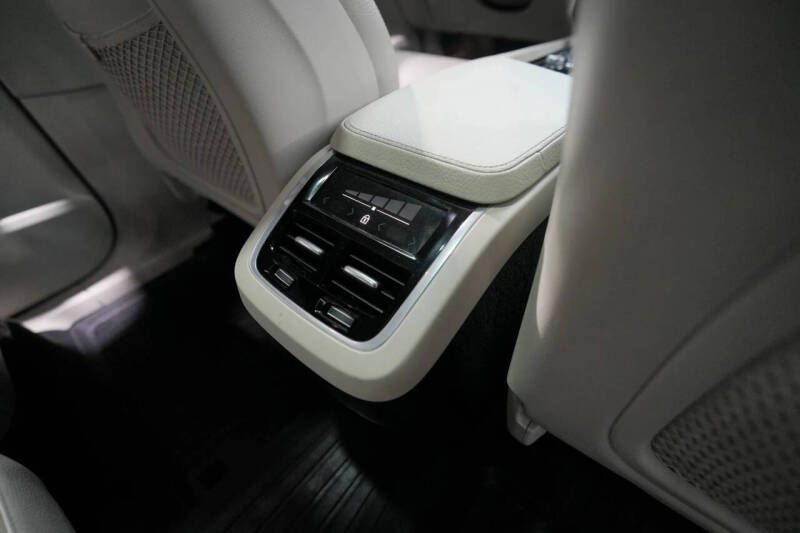 2019 Volvo XC90 T5 Momentum