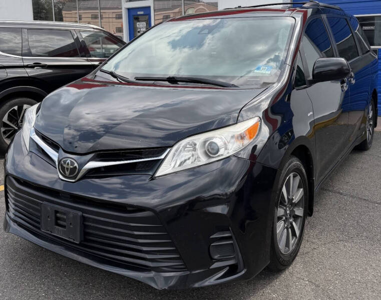 2018 Toyota Sienna LE 7-Passenger