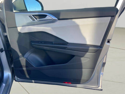 2025 Volkswagen Taos SE 4Motion