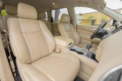 2017 Nissan Pathfinder SL