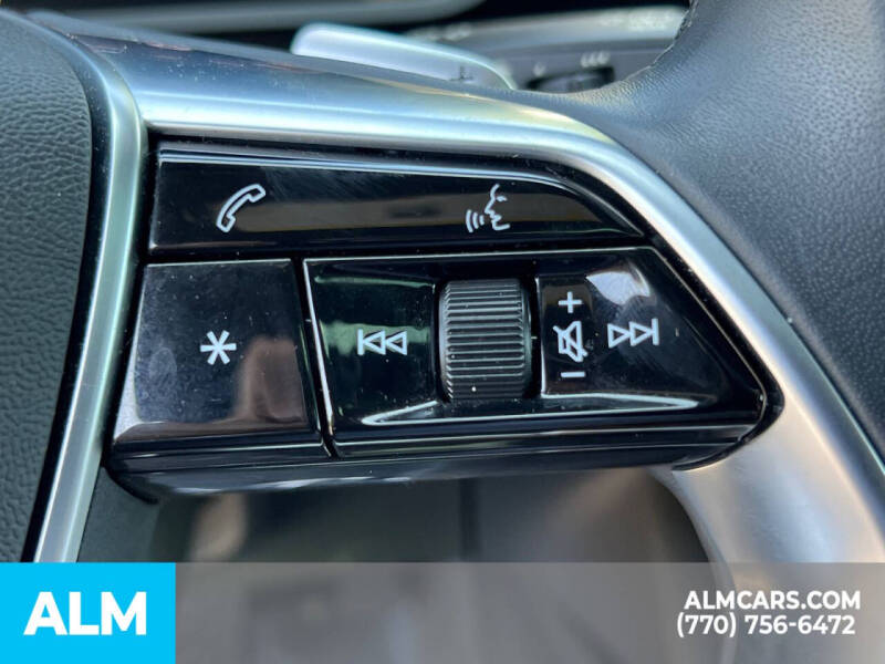 2022 Audi e-tron quattro Premium Plus
