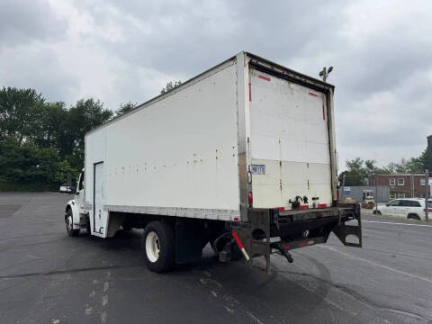 2011 Freightliner M2 106