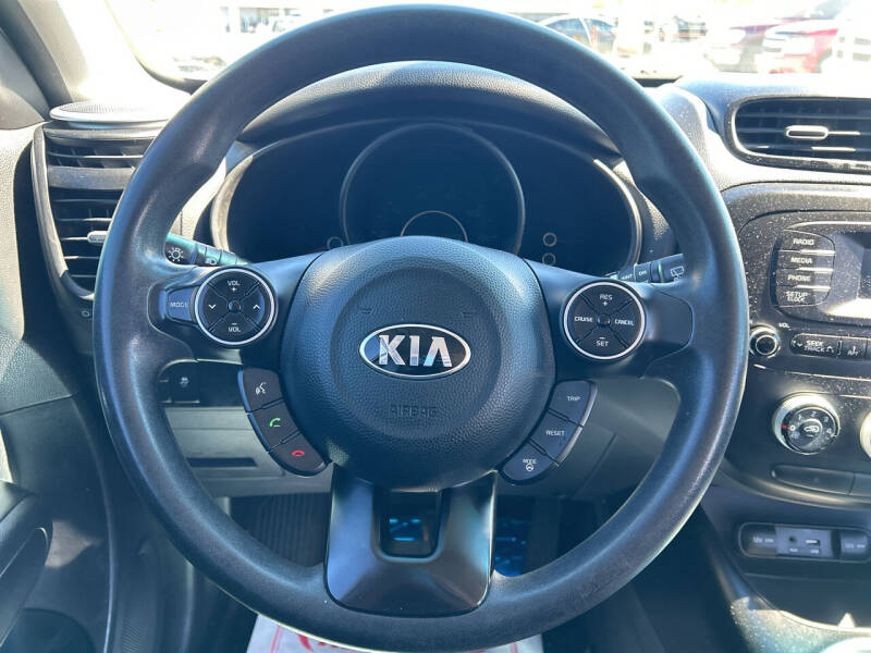 2016 Kia Soul null photo 14