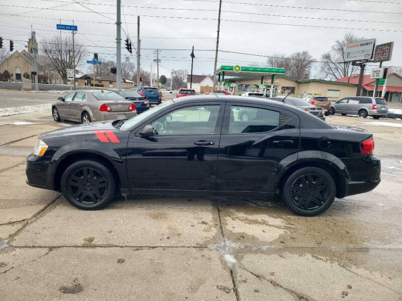 2013 Dodge Avenger SE's photo