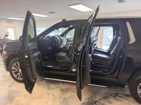 2023 Chevrolet Suburban LT