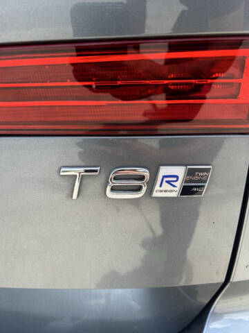 2019 Volvo XC60 T8 eAWD R-Design
