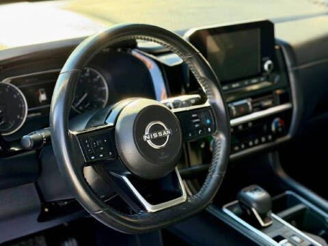 2022 Nissan Pathfinder SV