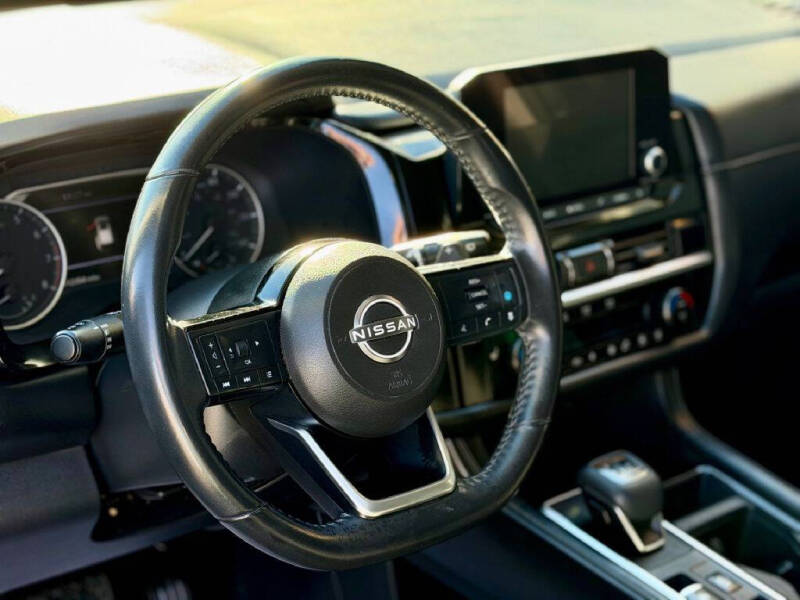 2022 Nissan Pathfinder SV