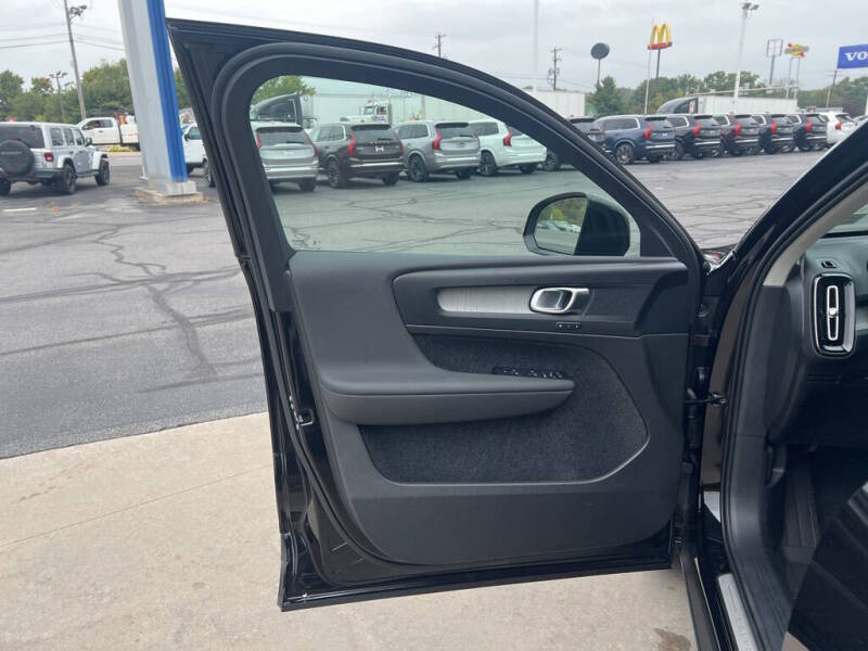 2026 Volvo XC40 B5 Plus