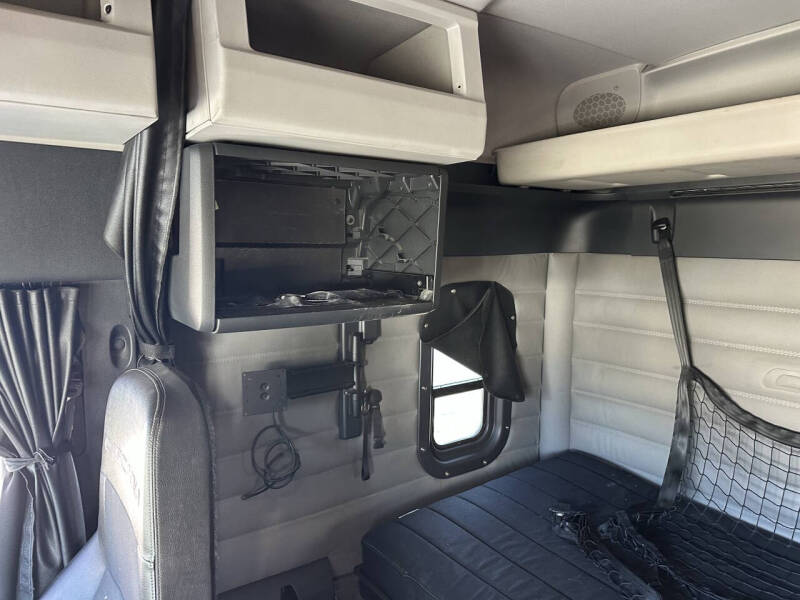 2020 Freightliner Cascadia