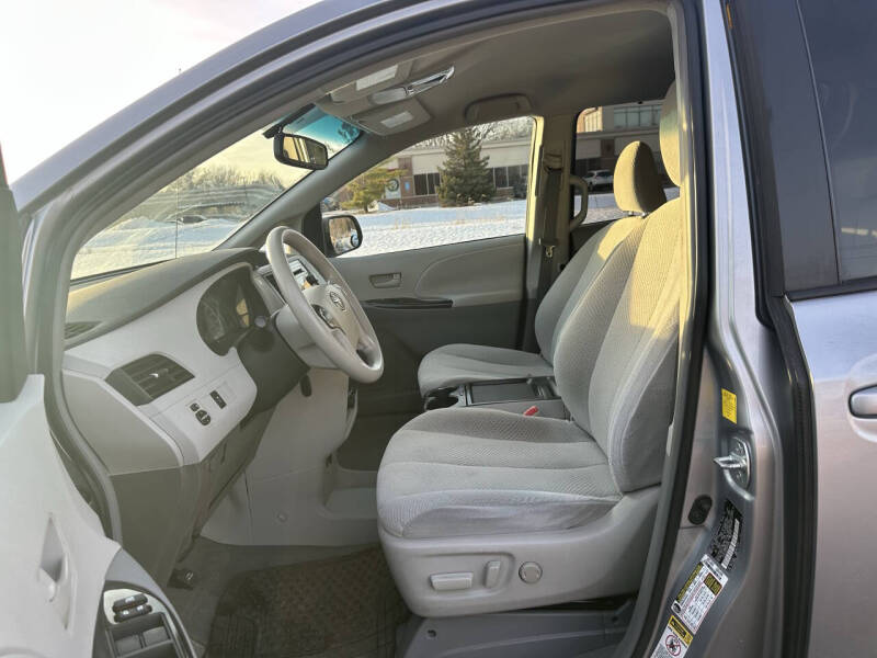 2011 Toyota Sienna LE 8-Passenger