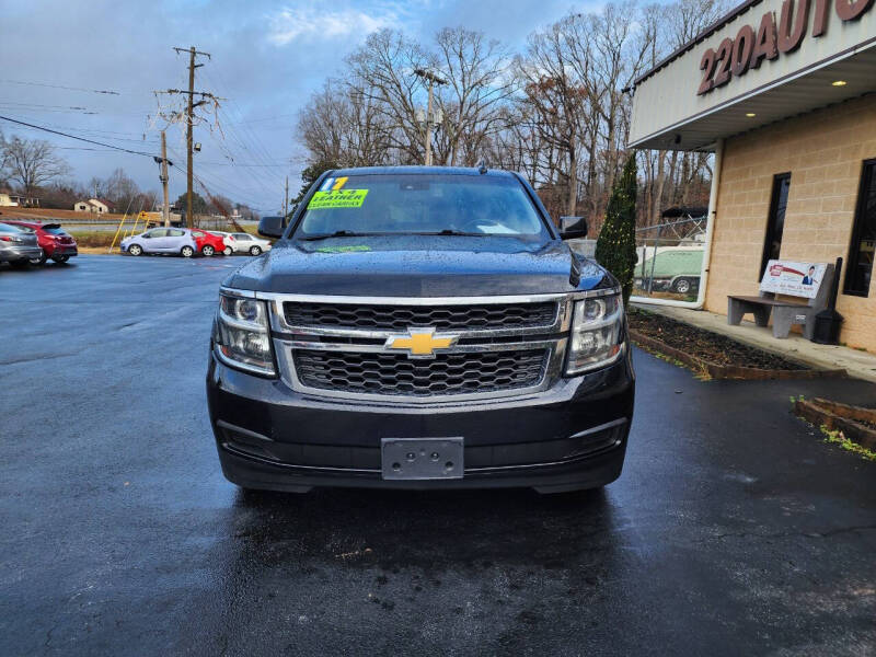 2017 Chevrolet Tahoe LT photo 3