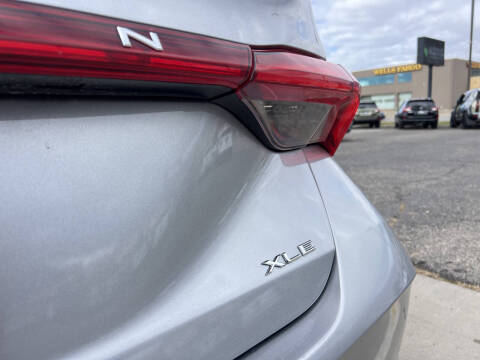 2021 Toyota Avalon Hybrid XLE