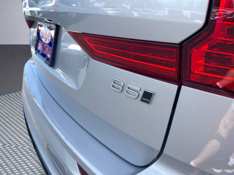 2024 Volvo XC60 B5 Core Dark Theme