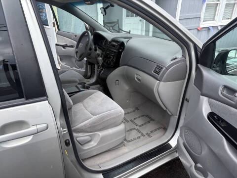 2004 Toyota Sienna CE 7 Passenger