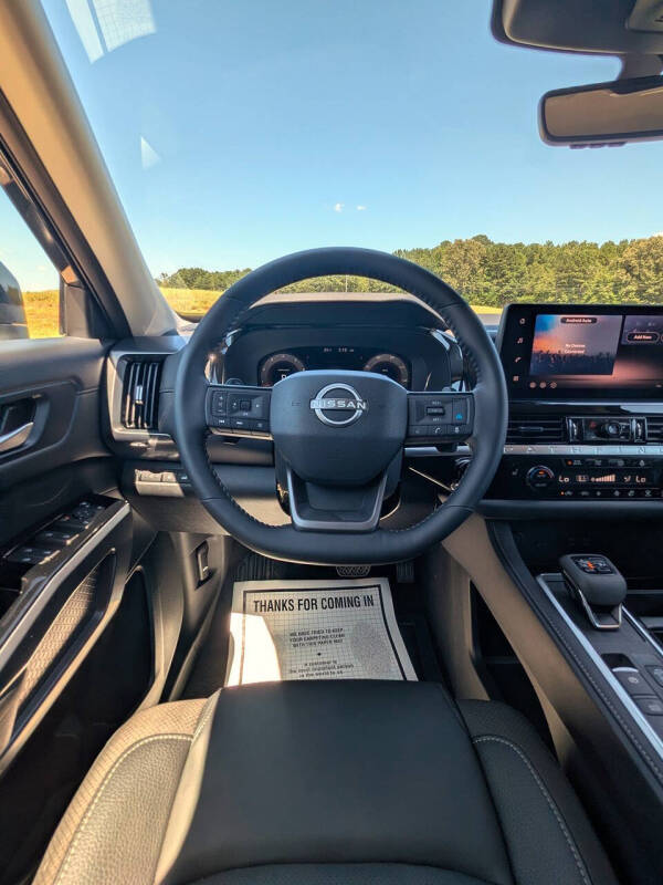2026 Nissan Pathfinder SL