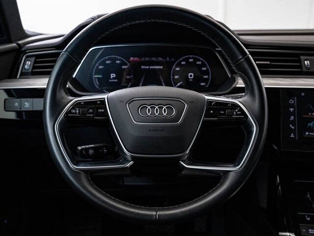 2022 Audi e-tron quattro Premium