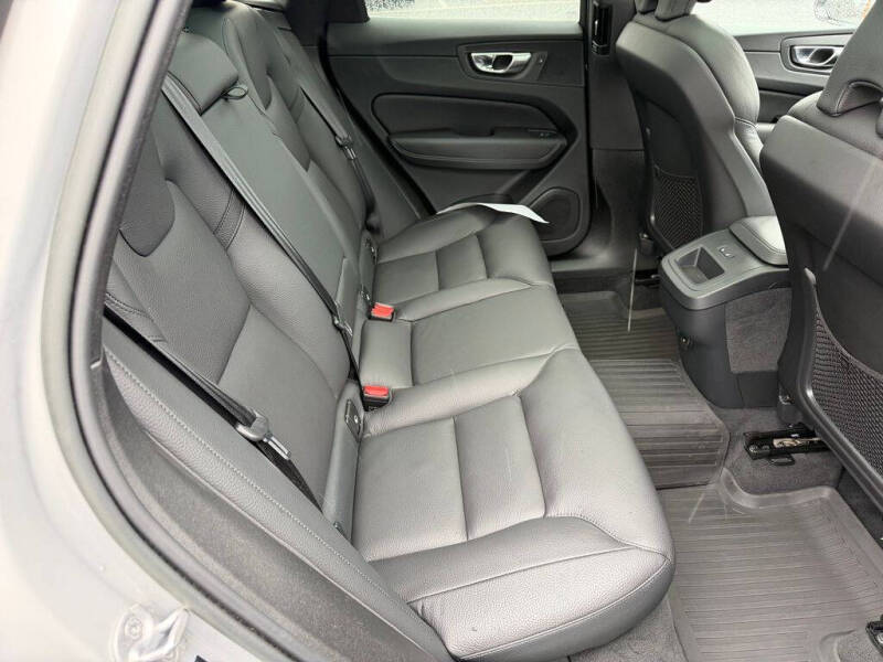 2023 Volvo XC60 B5 Plus Dark Theme