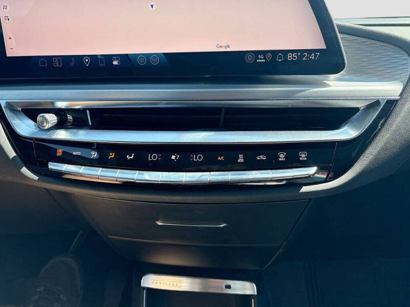 2025 Cadillac LYRIQ Luxury 1