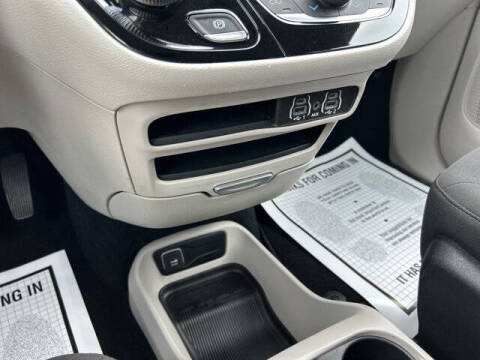 2023 Chrysler Voyager LX