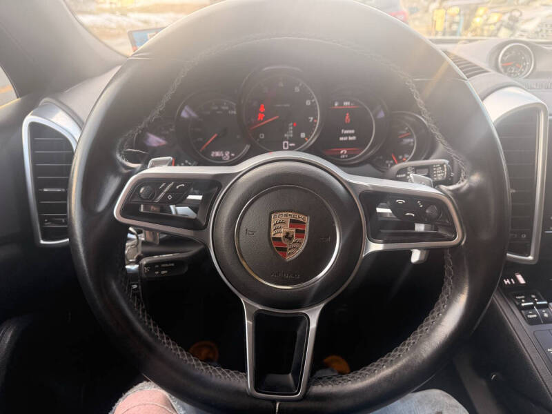 2017 Porsche Cayenne Platinum Edition