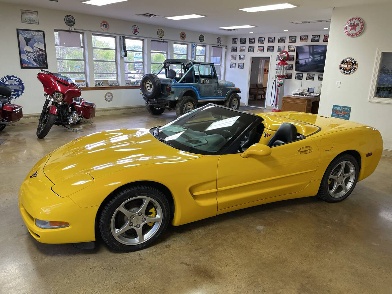 2004 Chevrolet Corvette 4