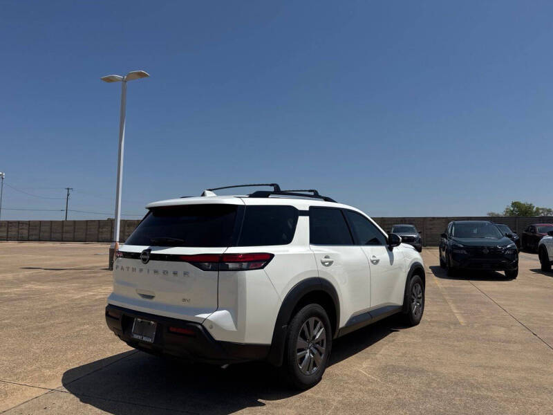 2024 Nissan Pathfinder SV